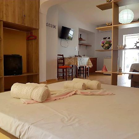Aira Apartment Himare Esterno foto