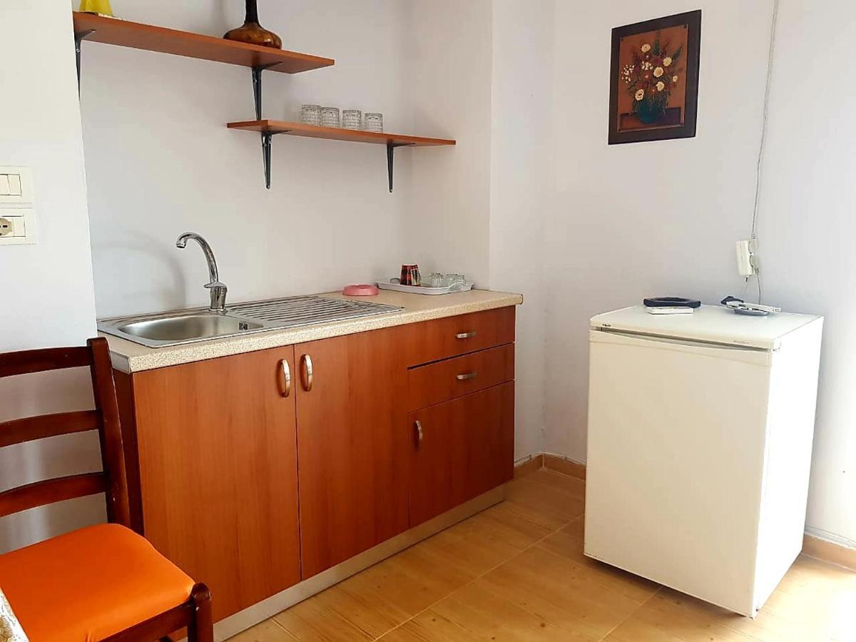 Aira Apartment Himare Esterno foto