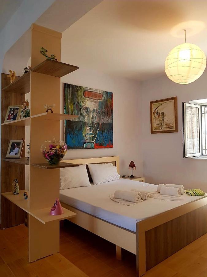 Aira Apartment Himare Esterno foto