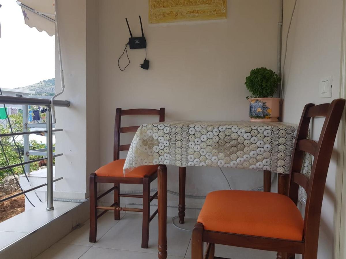 Aira Apartment Himare Esterno foto