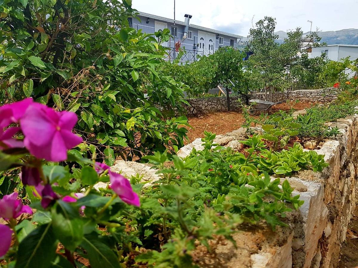 Aira Apartment Himare Esterno foto
