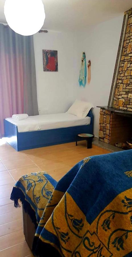 Aira Apartment Himare Esterno foto