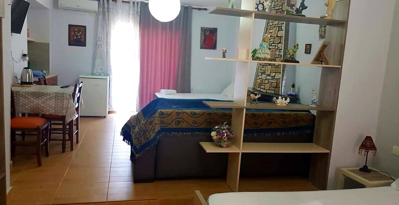Aira Apartment Himare Esterno foto