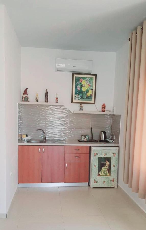 Aira Apartment Himare Esterno foto