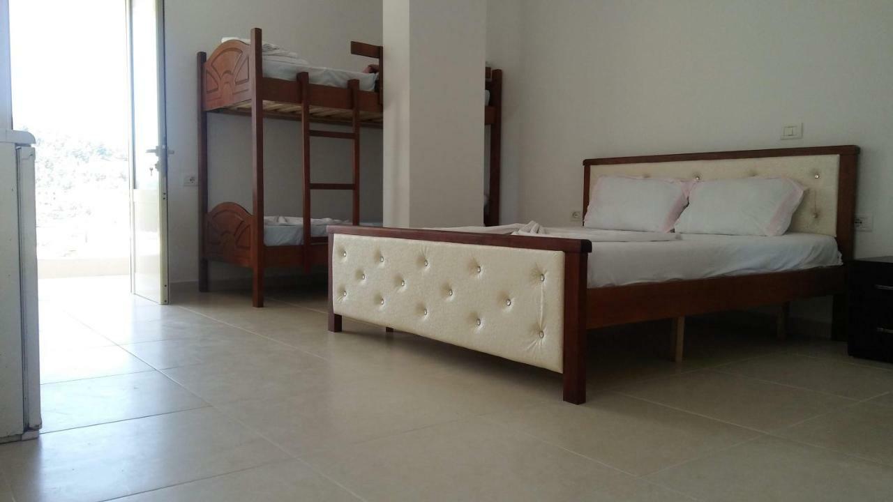 Aira Apartment Himare Esterno foto