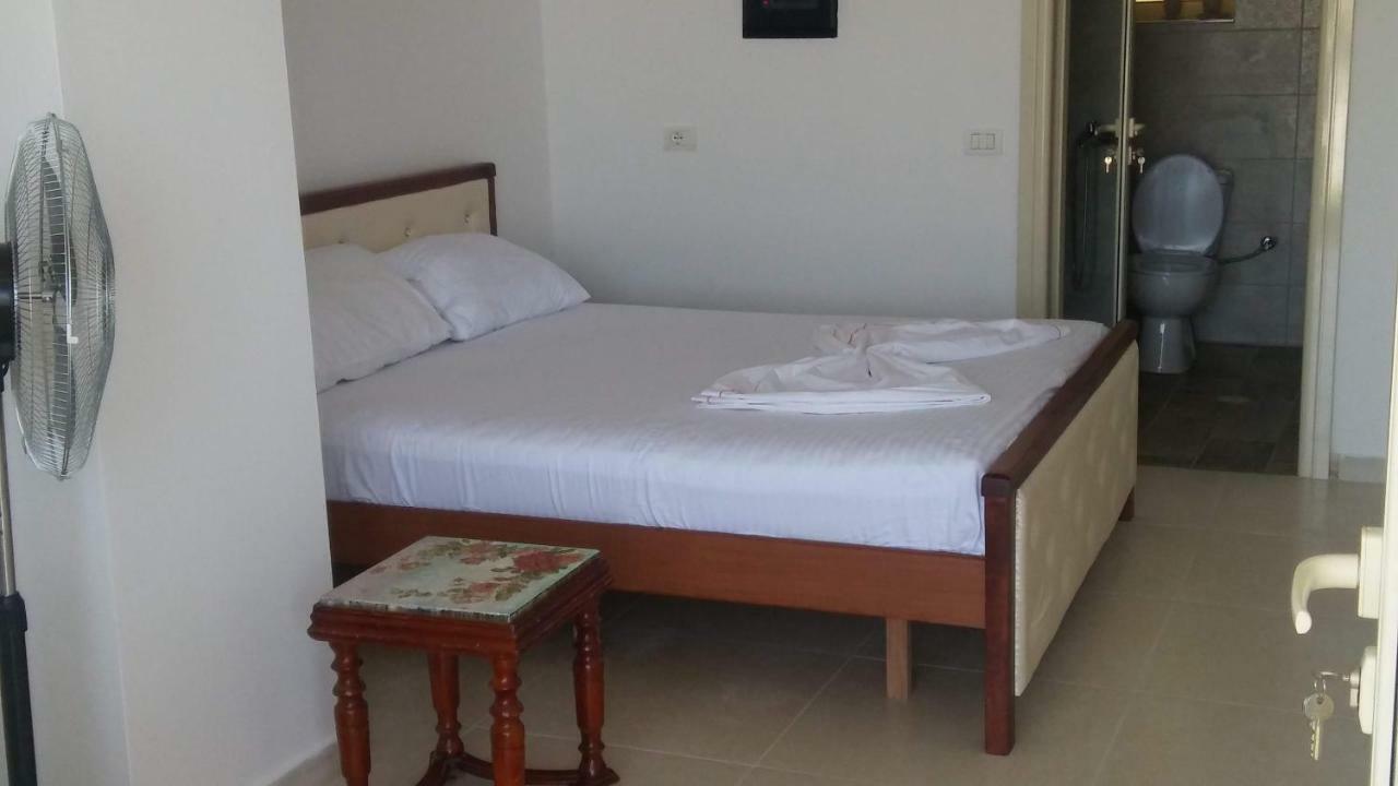 Aira Apartment Himare Esterno foto