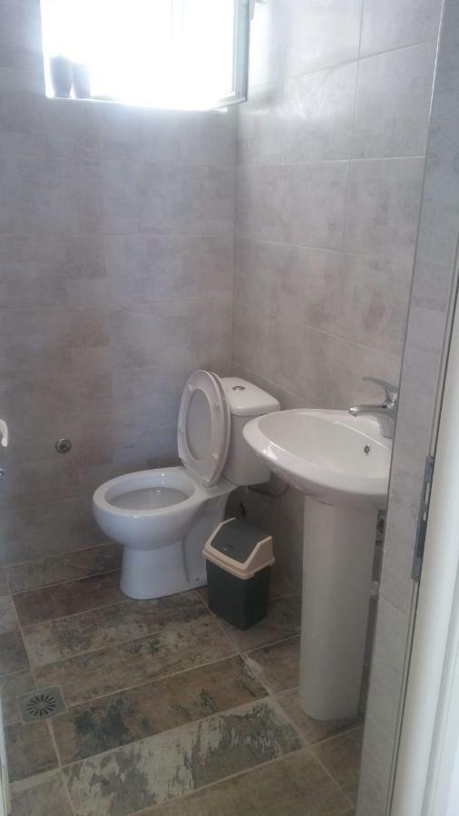 Aira Apartment Himare Esterno foto