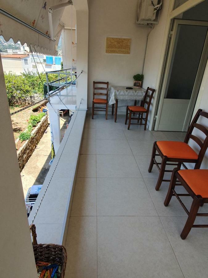 Aira Apartment Himare Esterno foto